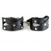 Черные кожаные наручники  Цезарь  с цепочкой на карабинах - Sitabella - купить с доставкой в Йошкар-Оле