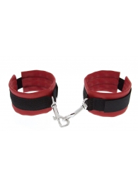 Красно-чёрные полиуретановые наручники Luxurious Handcuffs - Blush Novelties - купить с доставкой в Йошкар-Оле